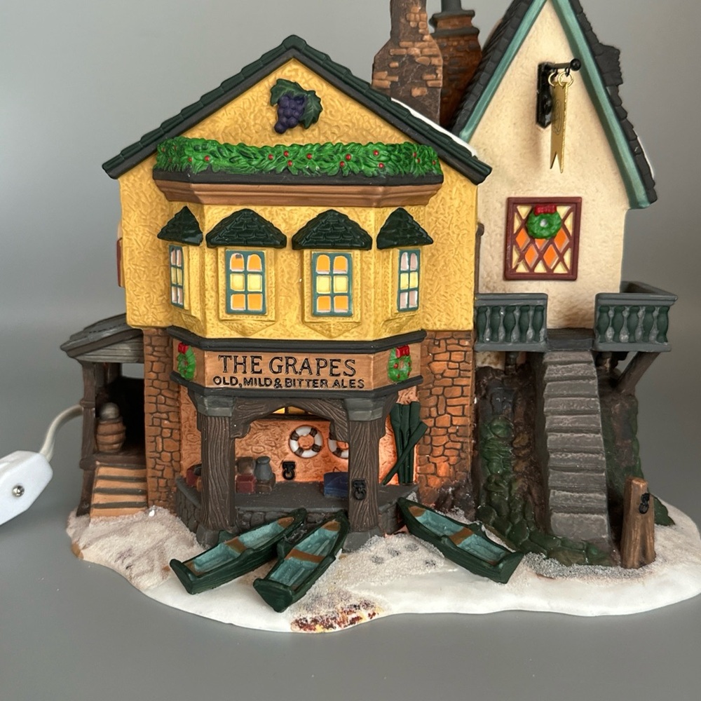 Dickens’ Village “The Grapes Inn”
